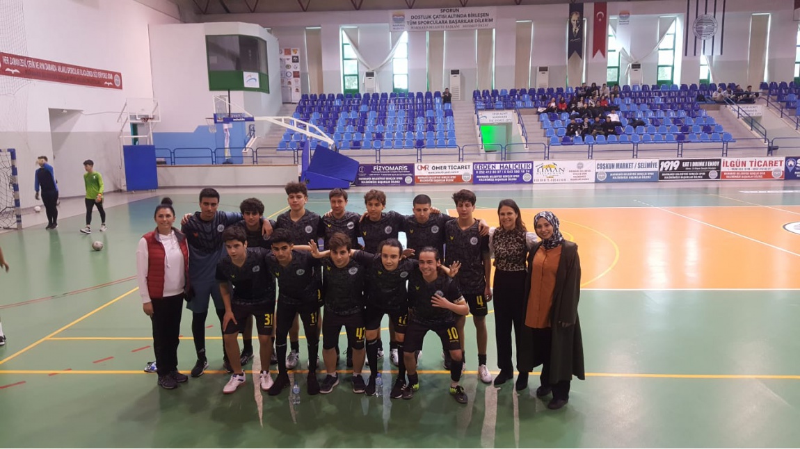 Okulumuz Futsal Takımı İmam Hatip Lisesi ni 4-2 Yenmiştir.