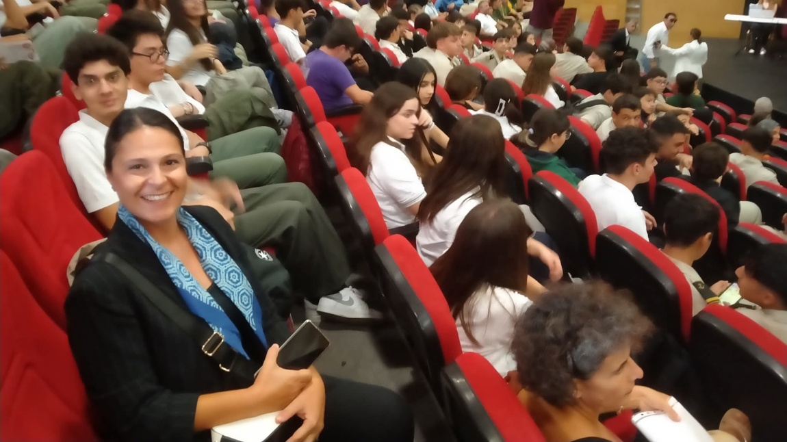 UMUT adlı tiyatro oyununu izledik.